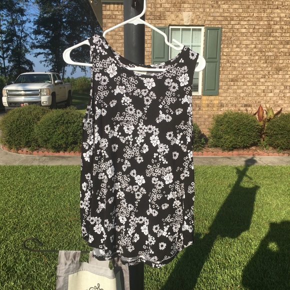 EUC Old Navy Black/White Top Size L - Picture 2 of 6